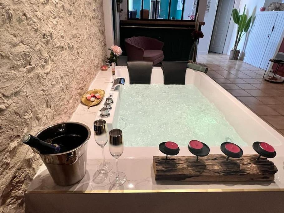 Suite Romance - Jacuzzi Moret-sur-Loing Exterior foto