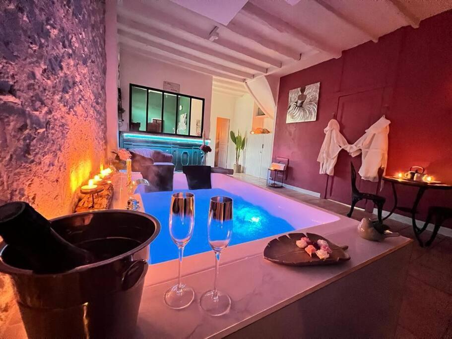 Suite Romance - Jacuzzi Moret-sur-Loing Exterior foto
